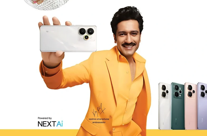 Vicky Kaushal holding the Realme 15 Pro in Flowing Silver with all color variants displayed